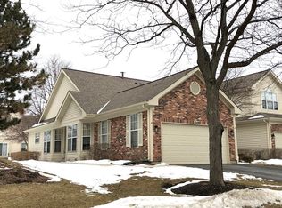 1049 Ridgefield Cir, Carol Stream, IL 60188