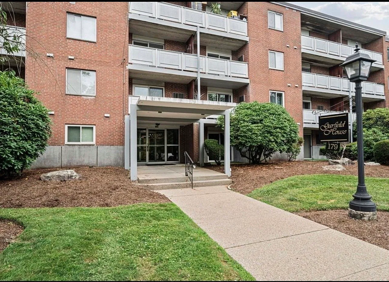 1 bed, 1.0 bath, 658 sqft, $2,100 — Photo 1