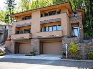 6624 NW Meridian Ridge Dr, Portland, OR 97210