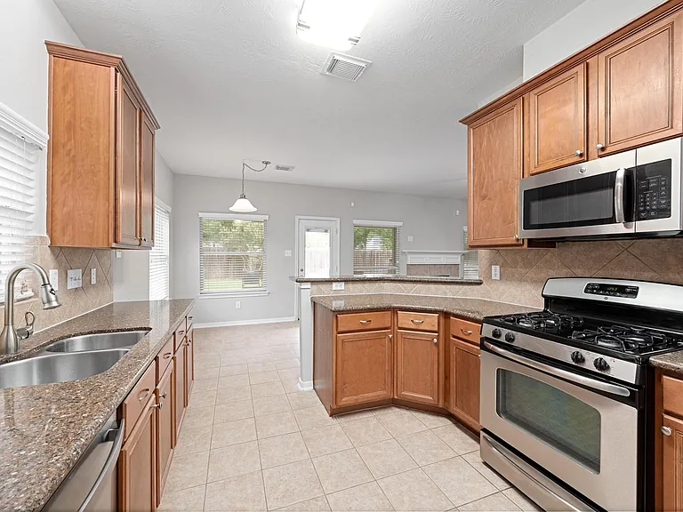 6118 Pine Lakes Dr — Photo 6
