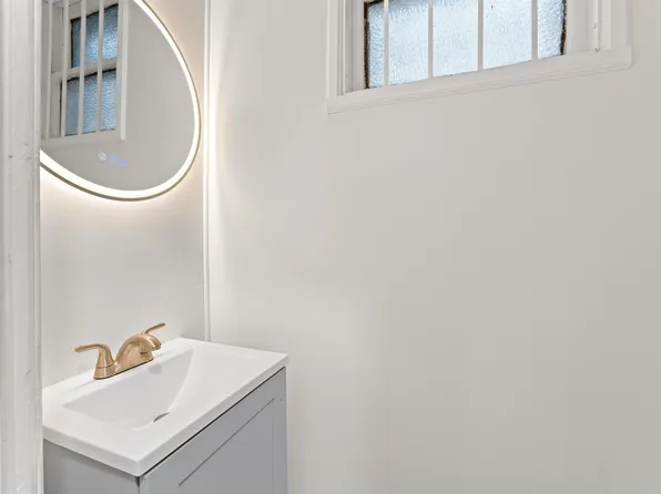 114 Oak Street image 18 of 41