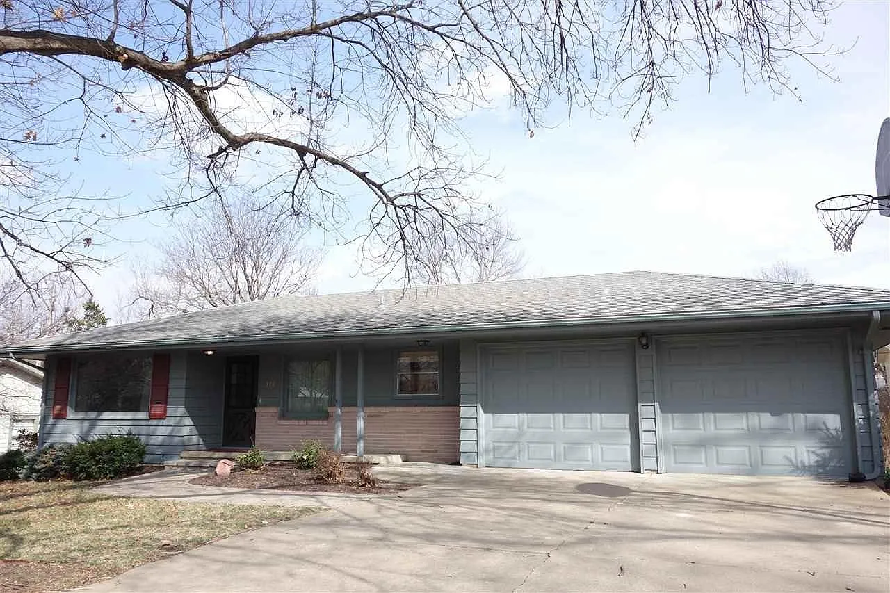5 bed, 2902 sqft, $2,975 — Photo 1