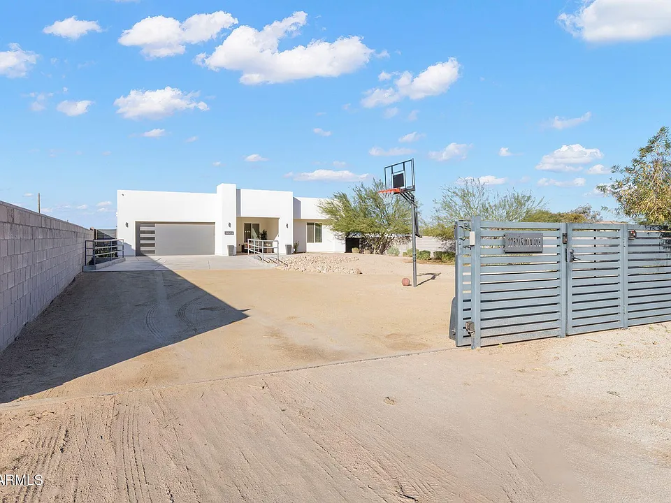 2252 E South Mountain Ave