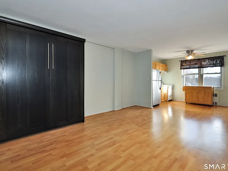 39 Glenbrook Rd #2W — Photo 3
