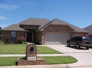 625 SW 28th St, Moore, OK 73160