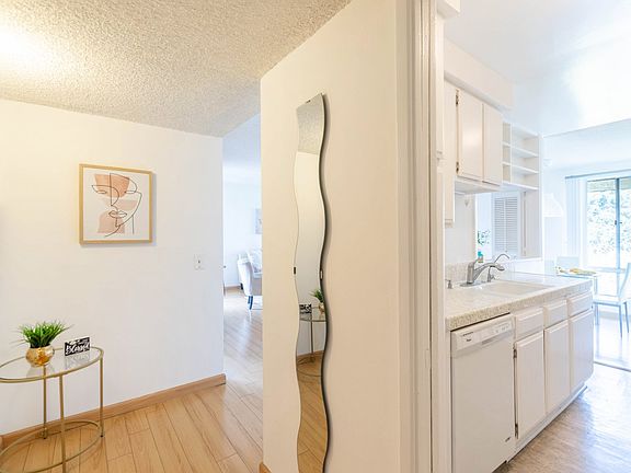 4th image of 510 N Jackson St APT 302