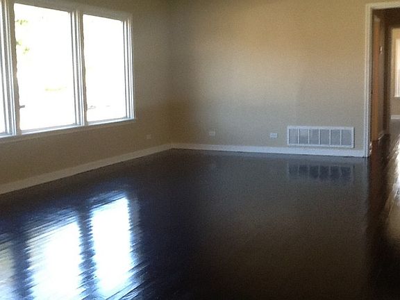 5th image of 2322 W Magnolia Ave