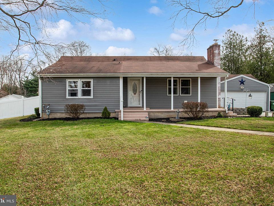 1st image of 7 Corns Dr