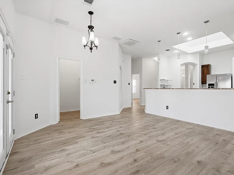 5625 Overland Dr — Photo 8