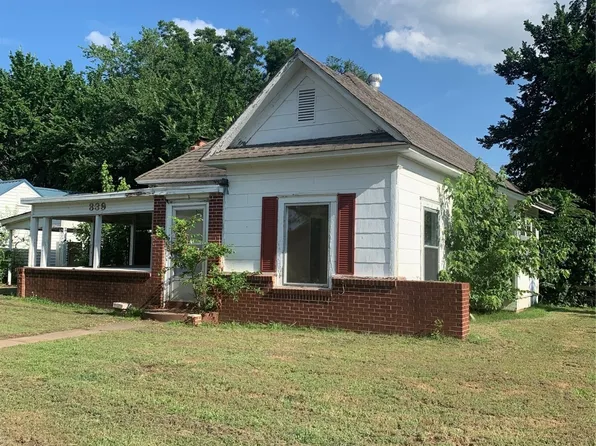 839 E 2nd St, Cushing, OK 74023