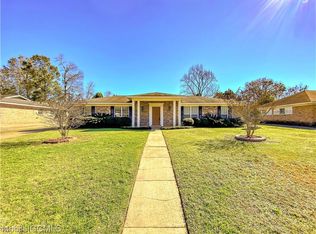 725 Oak Field Dr, Mobile, AL 36609