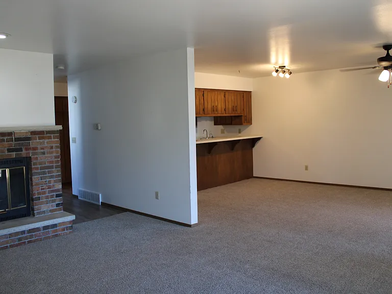 1015 Babcock St — Photo 7