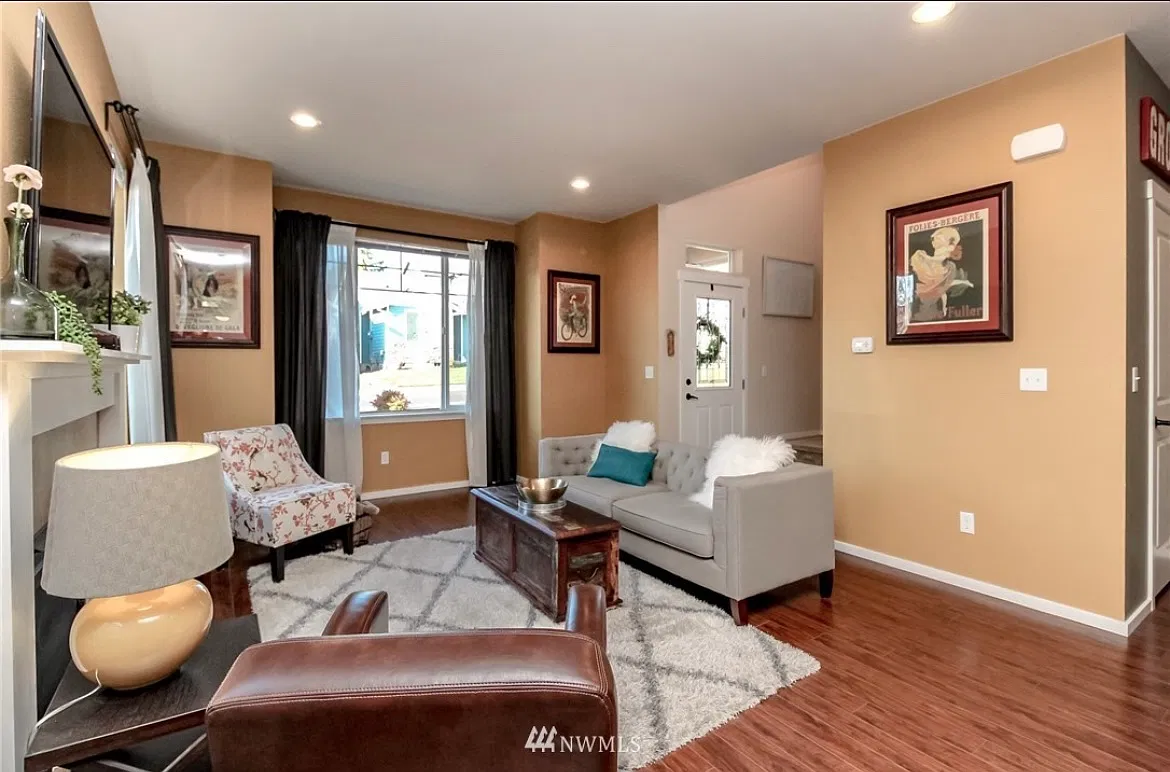 3 bed, 2.5 bath, 1514 sqft, $3,100 — Photo 3