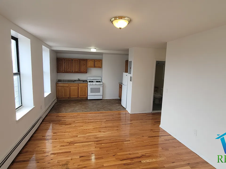 1358 Sheridan Ave #E4