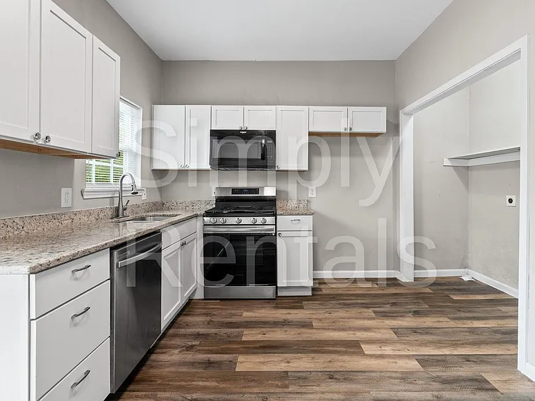 4214 Johnson St — Photo 7