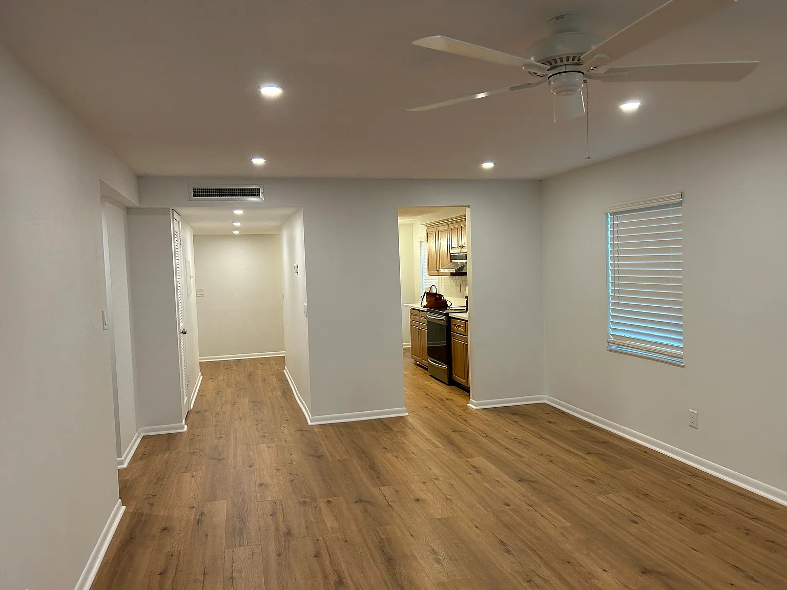 2 bed, 1000 sqft, $2,100 — Photo 2