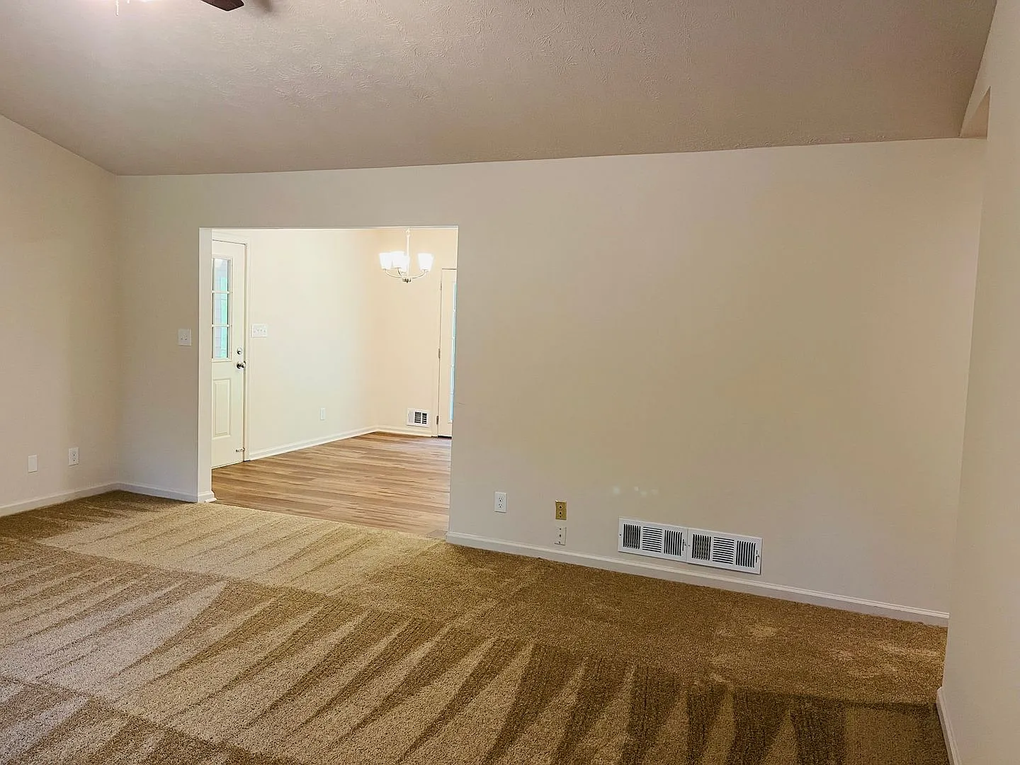 Beautiful 3 bedroom 2 bathroom home on 5 acres in Dawsonville! Must See! — Photo 3