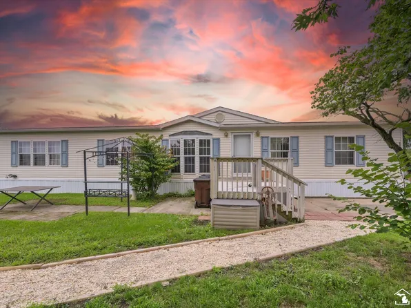 584 Pine Tree Ct, Monroe, MI 48161