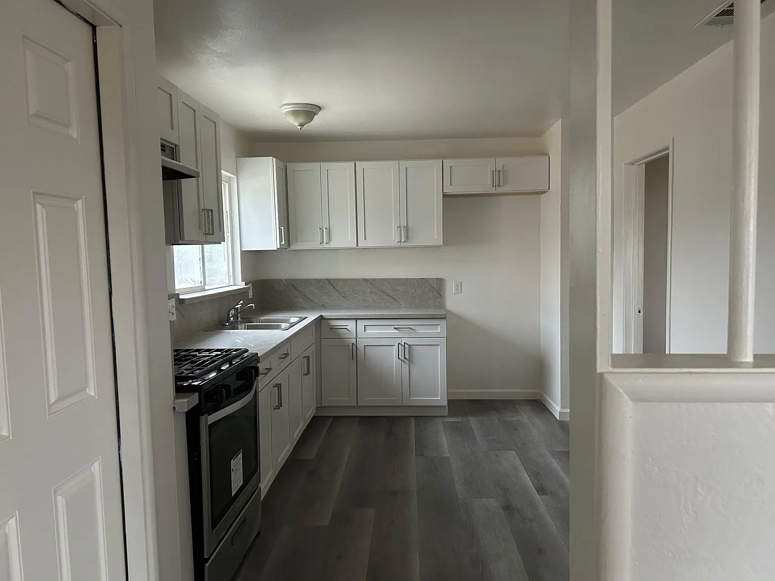 3 bed, 1074 sqft, $2,000 — Photo 2