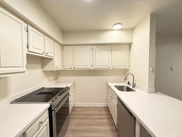 51 Essex St #11 — Photo 3
