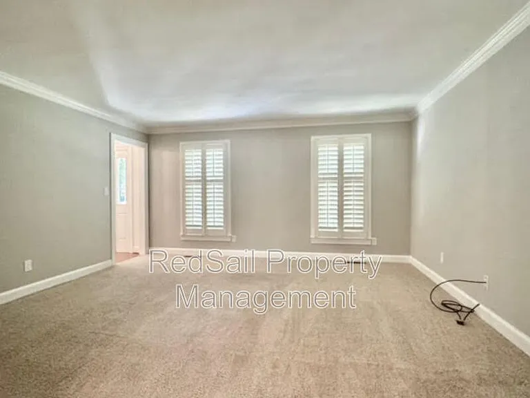 114 Barclay Cres — Photo 16