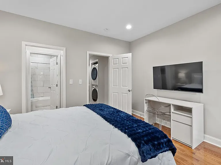 2202 E Chase St #A — Photo 12