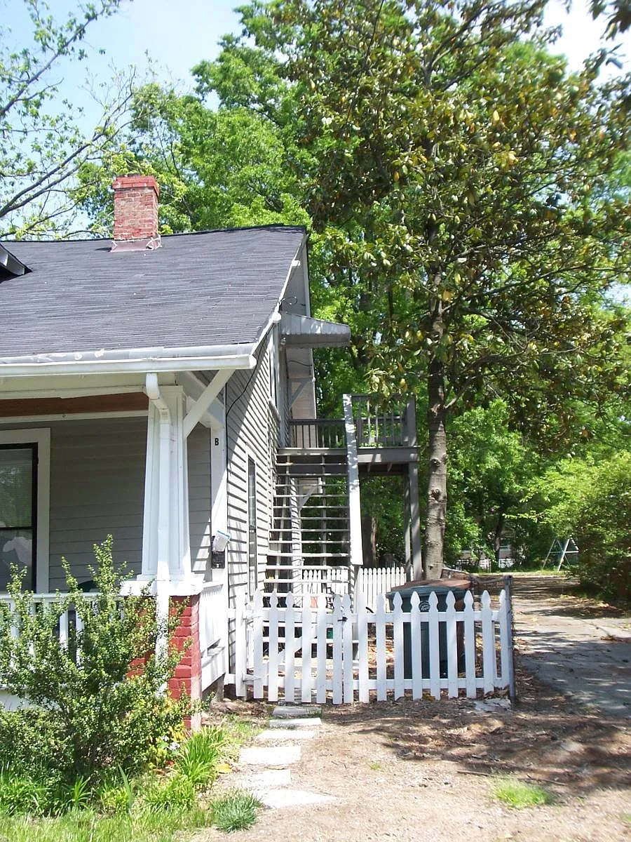 Side entrance - 748 Chestnut St #B