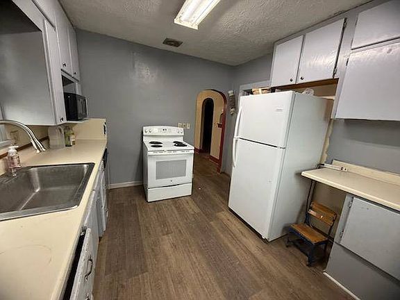 3rd image of 1321 W 5th St