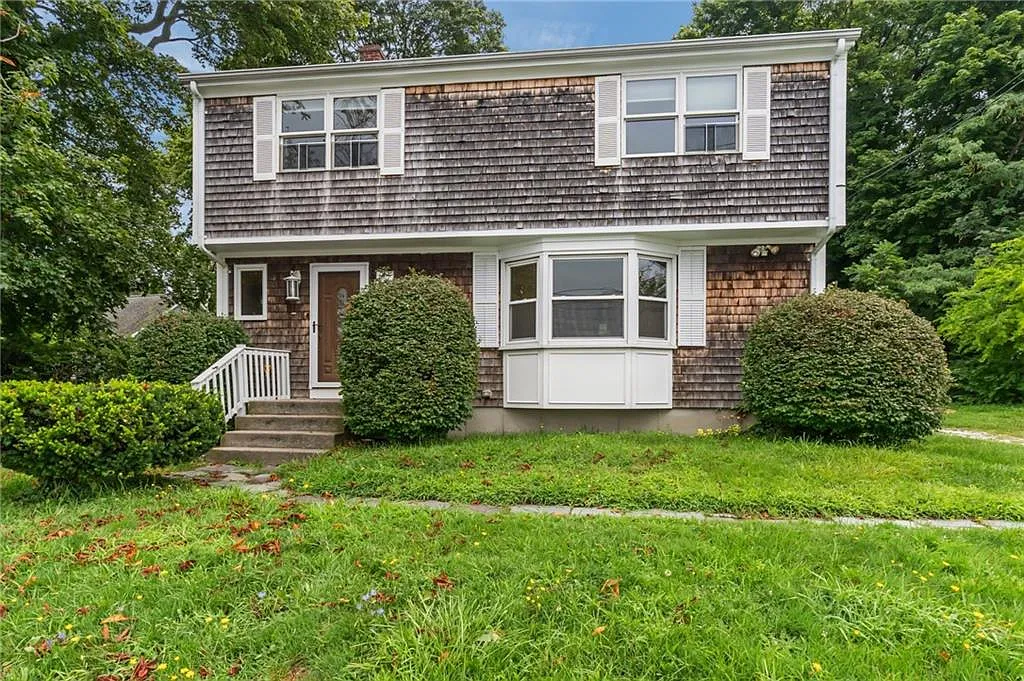 3 bed, 1.5 bath, 2272 sqft, $3,300 — Photo 1