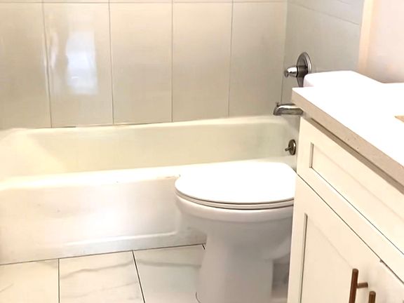 4th image of 711 N Jackson St APT 6