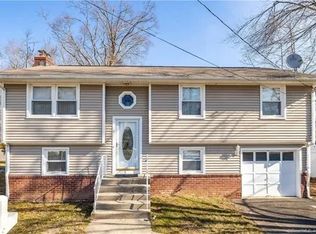 11 Dadio Rd, Hamden, CT 06517