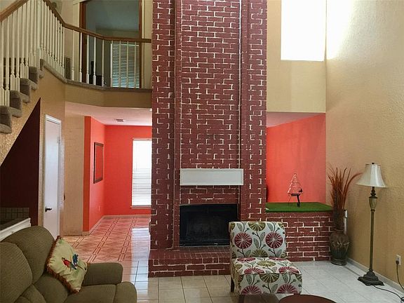 3rd image of 19739 Lake Hollow Ln