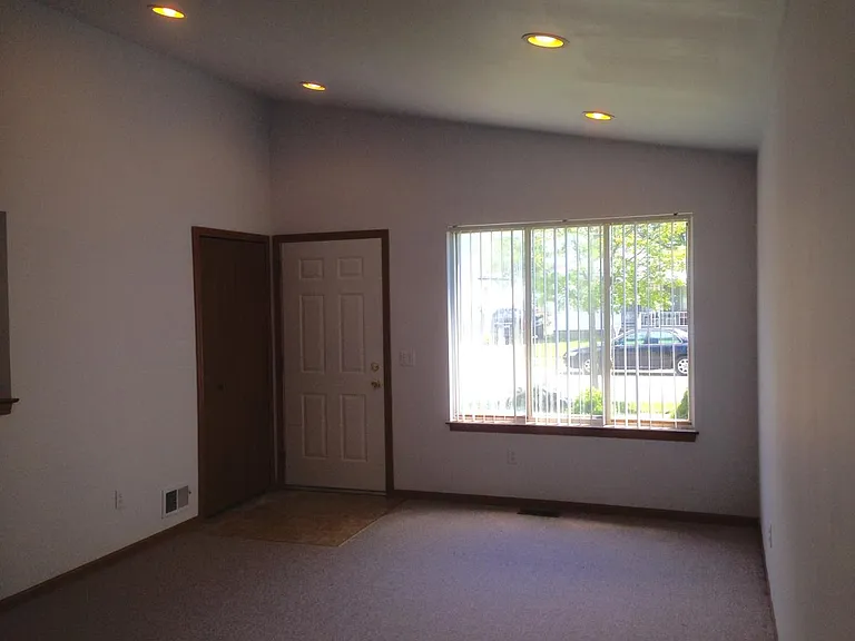 7285 Anna Ave — Photo 10