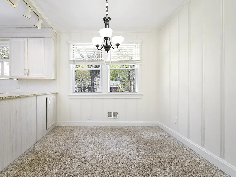 102 Tiffany Dr — Photo 6