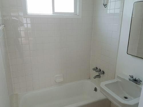 4th image of 1022 N Hayworth Ave APT 4