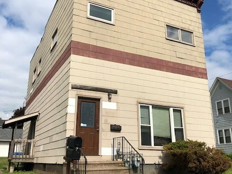17 N 62nd Ave W — Photo 1