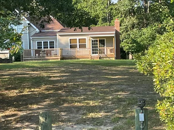 202 N Point Ln, Mathews, VA 23109