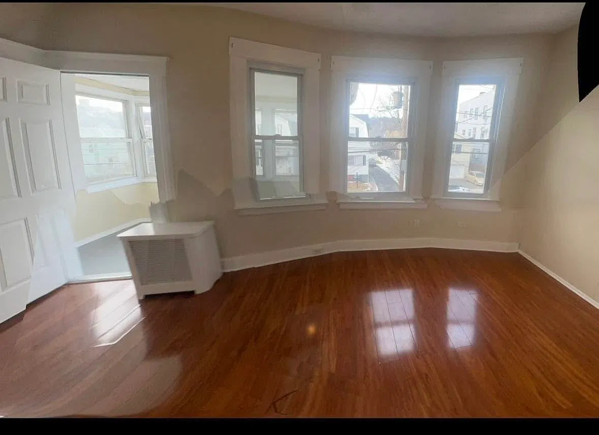 3 bed, $2,500 — Photo 1