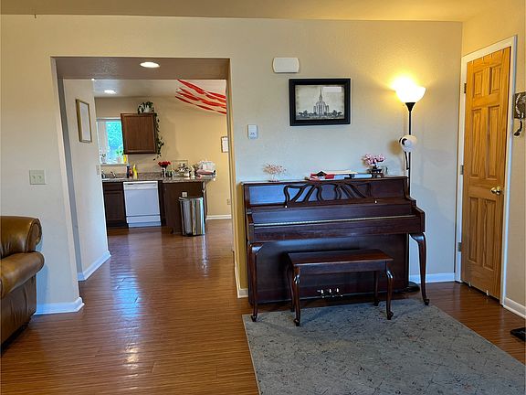 3rd image of 1118 Boswell Dr