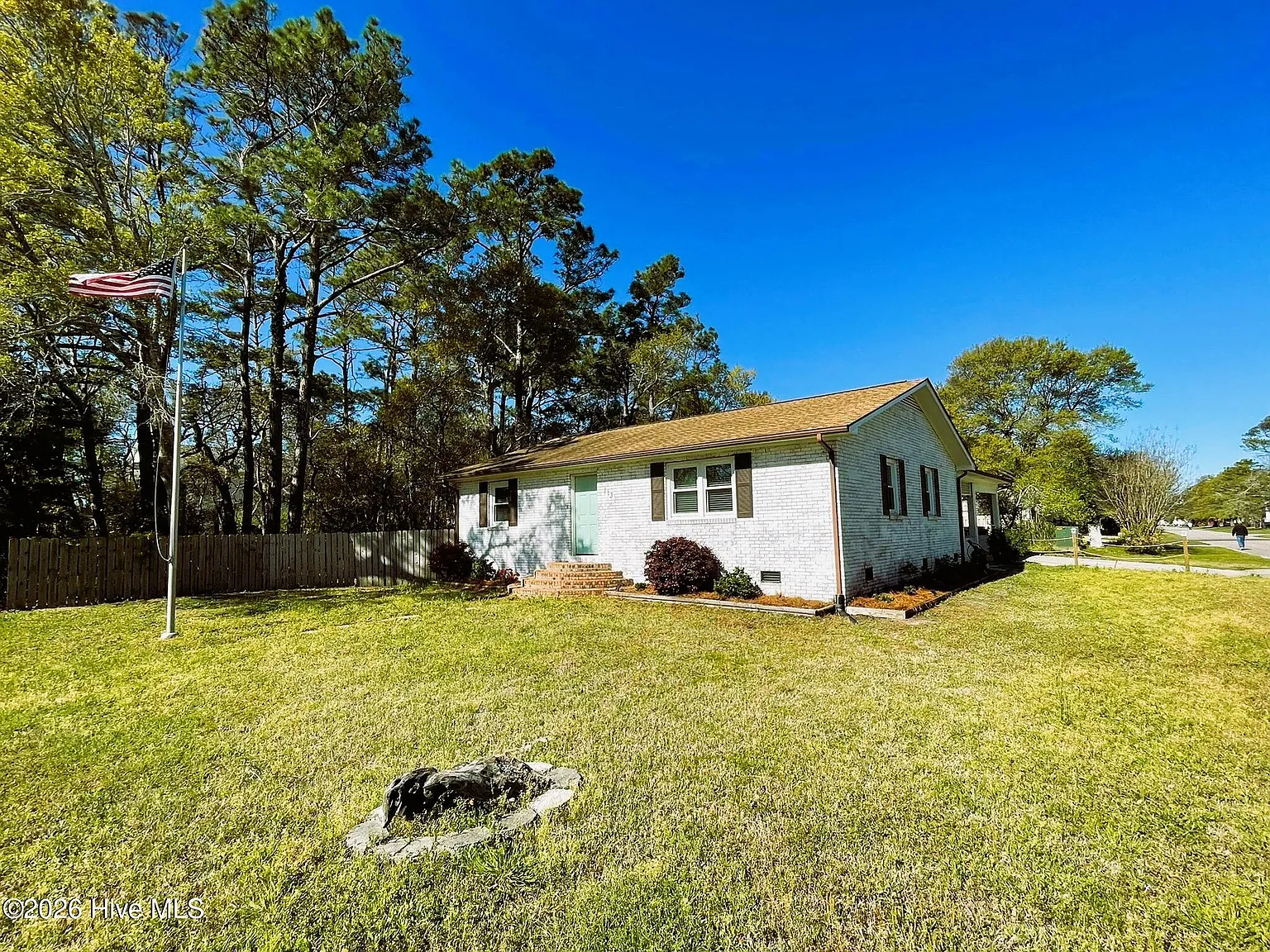 3 bed, 2.0 bath, 1248 sqft, $1,995 — Photo 1