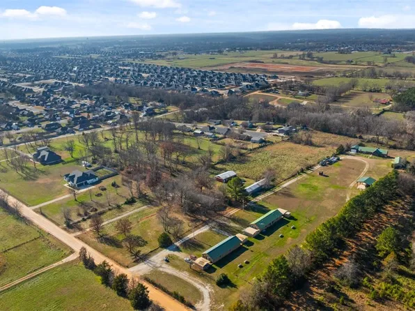 15743 Easterling Rd, Pea Ridge, AR 72751