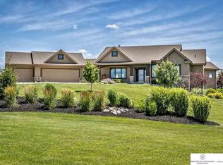 8813 S 230 Plaza Cir, Gretna, NE 68028