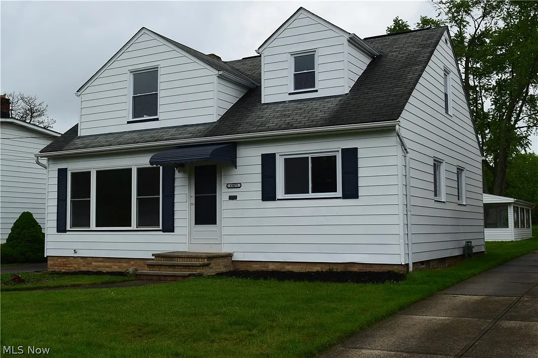 15075 Summit Ave photo 1