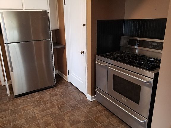 Kitchen (new refrigerator)