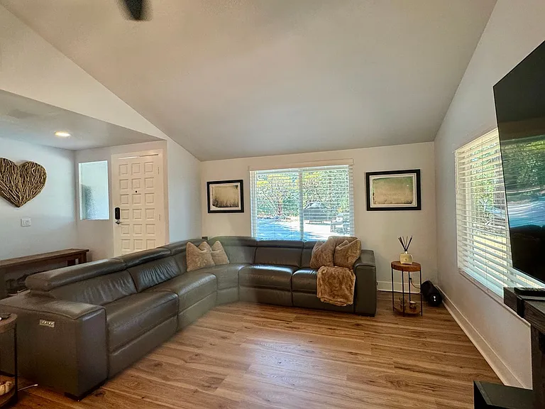 4425 Sierra Springs Dr — Photo 20
