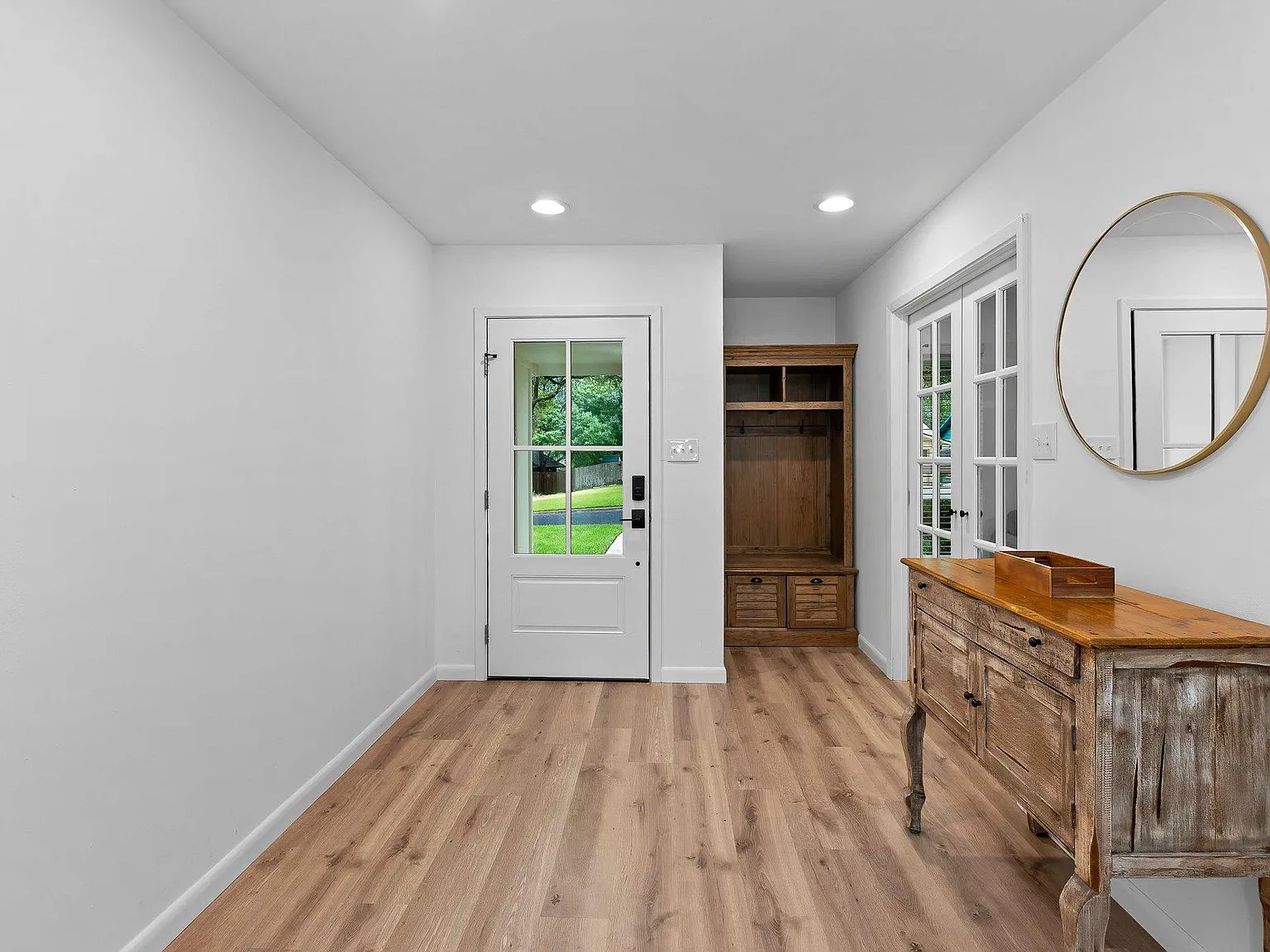 4 bed, 2.0 bath, 2089 sqft, $6,500 — Photo 3
