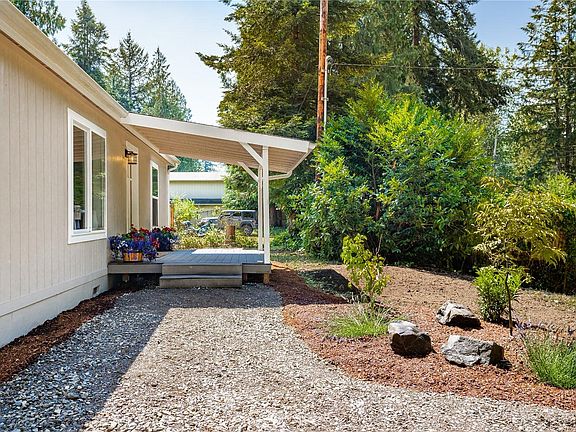 4th image of 18138 Deschutes Dr SE