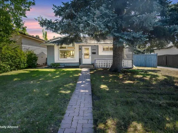 14904 W 1st St SE, Calgary, AB T2X 1A1