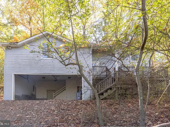 1216 Lakeview Dr, Cross Junction, VA 22625