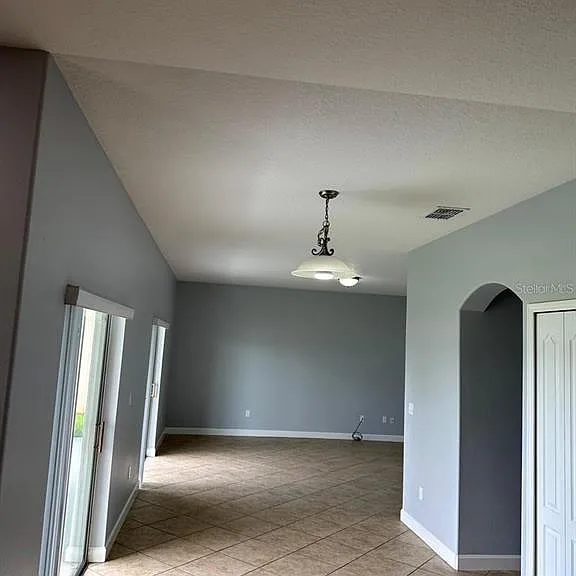 1900 Thetford Cir — Photo 3